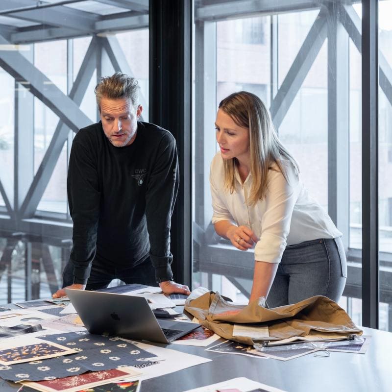 Equipo de SOFIC asesorando a cajas de ahorro en Ecuador